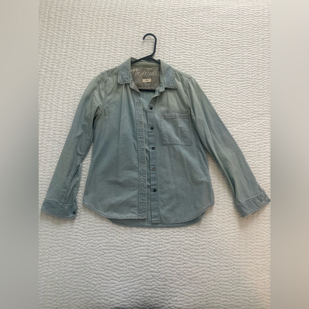 Madewell Women’s Light Blue Button Down Shirt